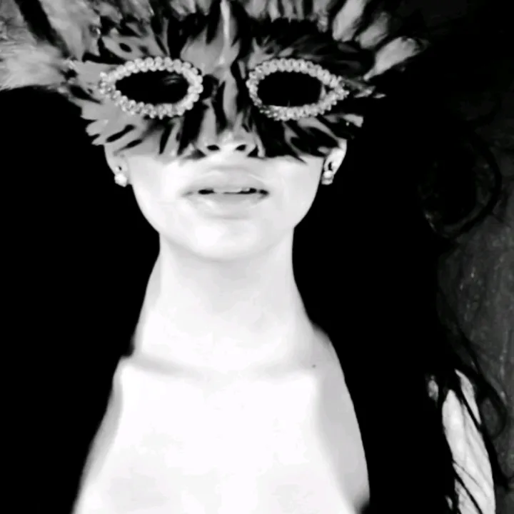 lunia.vibes