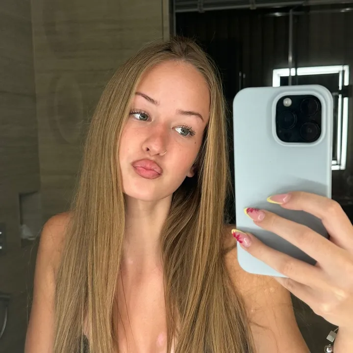 @lizshukvch_