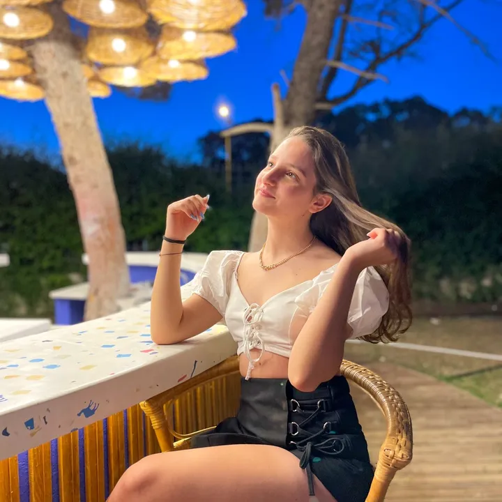 @yasminelarbi08