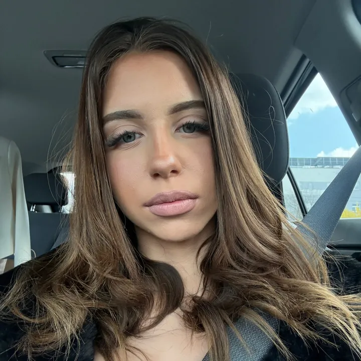 @_kamilciaa.e_live