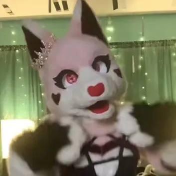 @cupidfloofqueen