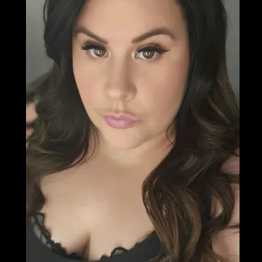@elisenicole_