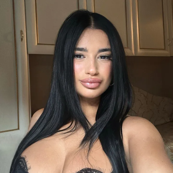 @simonagrivano