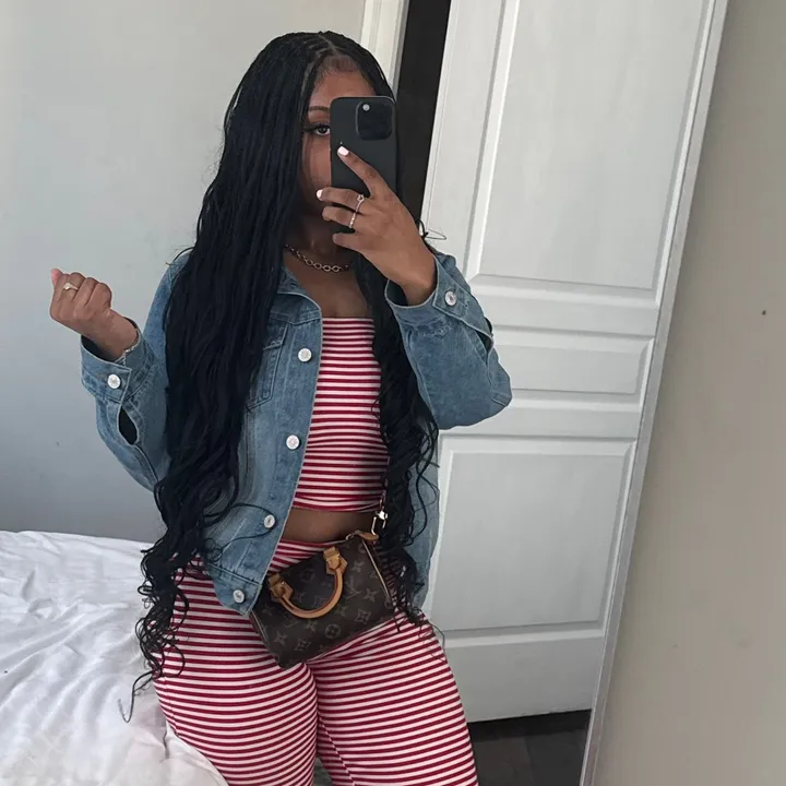 @anayiajg