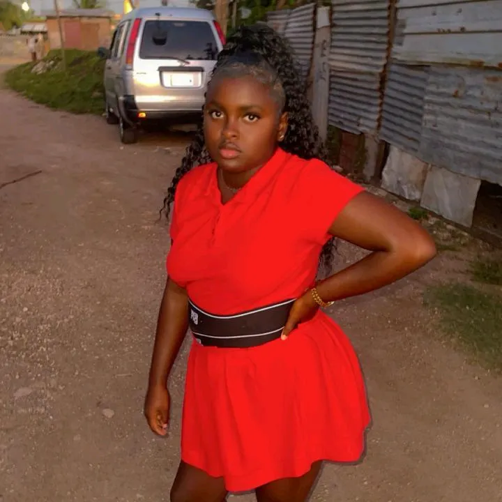 @queen_deon
