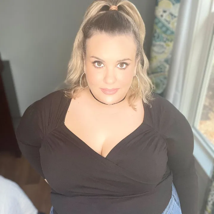 greeneyes_andthickthighs