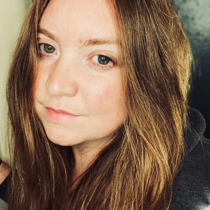 @julzisdead_