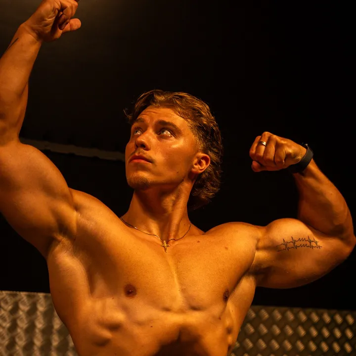 @fitbyrowan