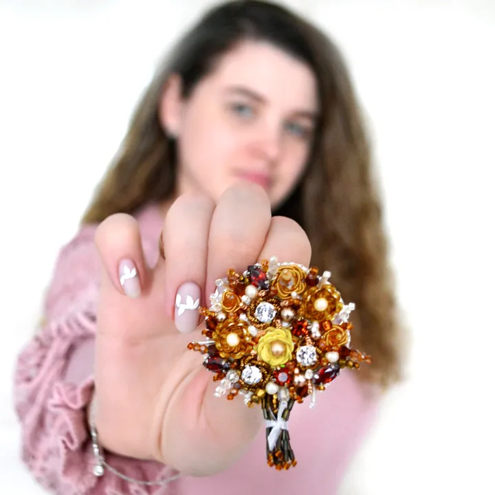bel_brooch