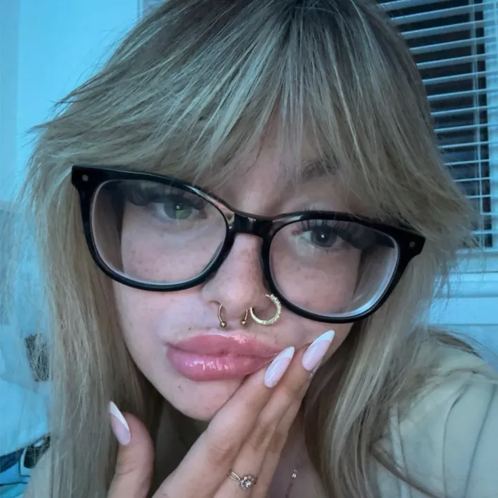 @btchesbrokenblondie
