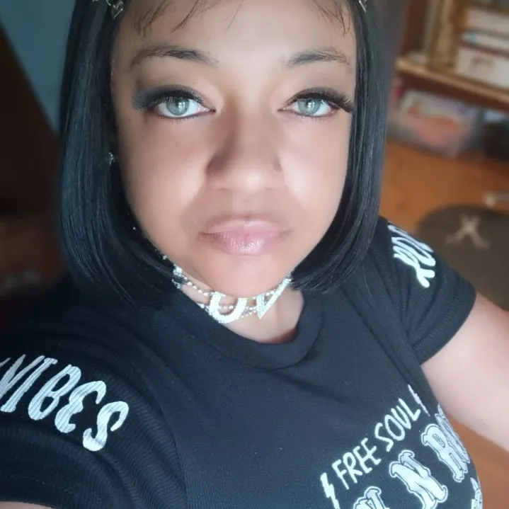 nikkiegreeneyez
