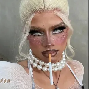 @pewithequeen