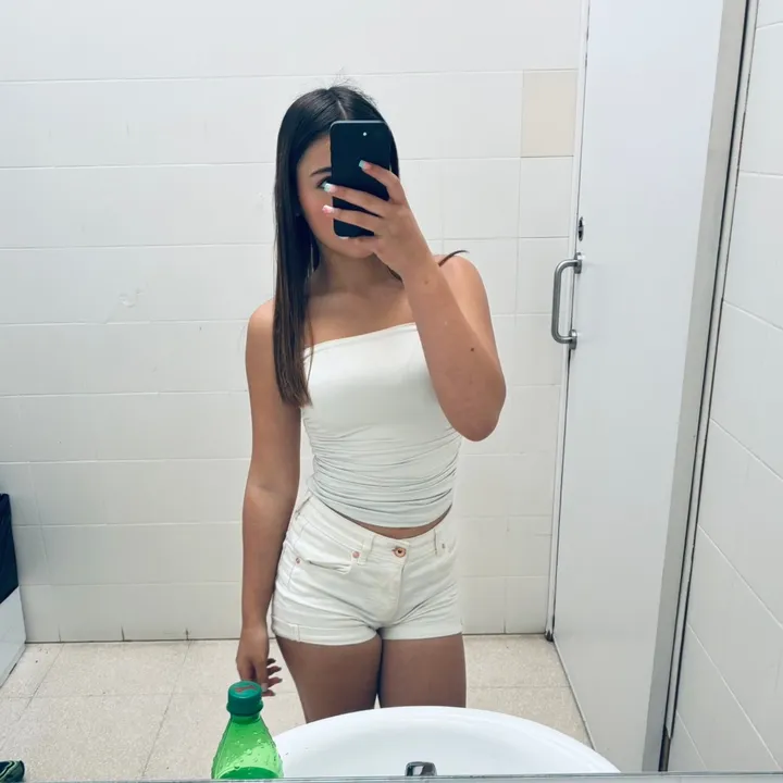 ainaaa823