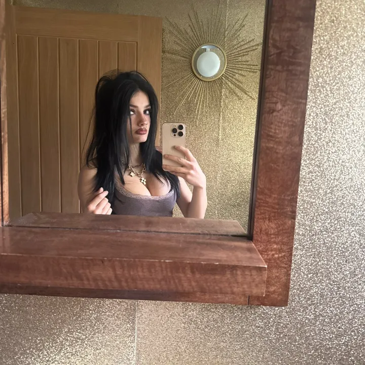 @ella.lou.berry