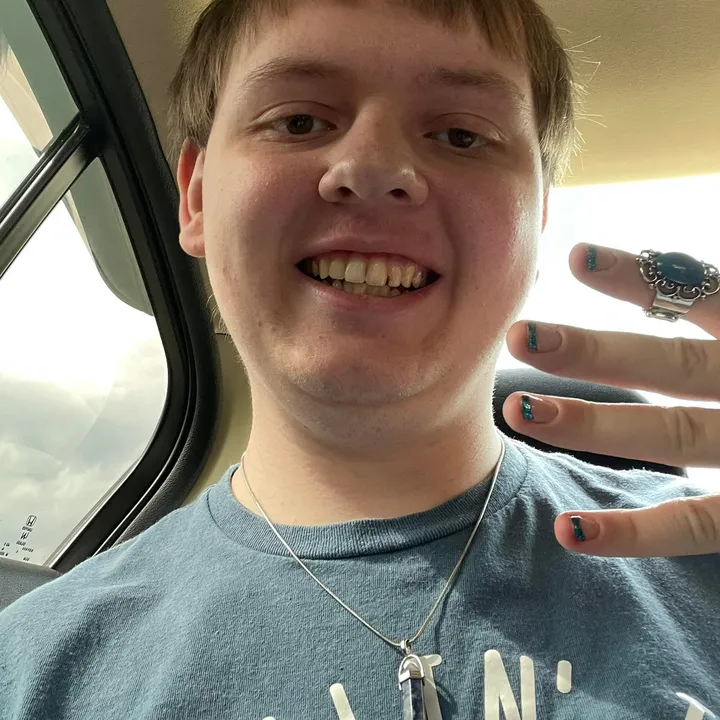 @artzynailswithtrevor