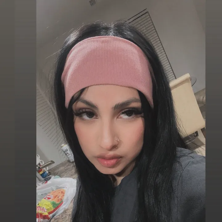@blossom_cafe_queen