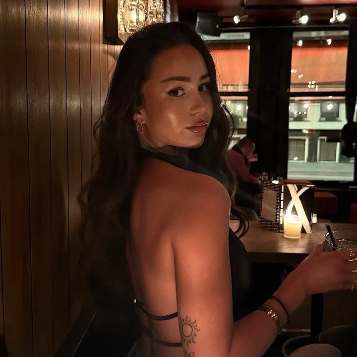 @jessevanss__