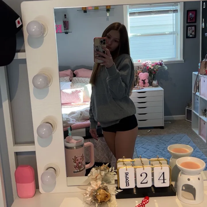 @shestooblunt