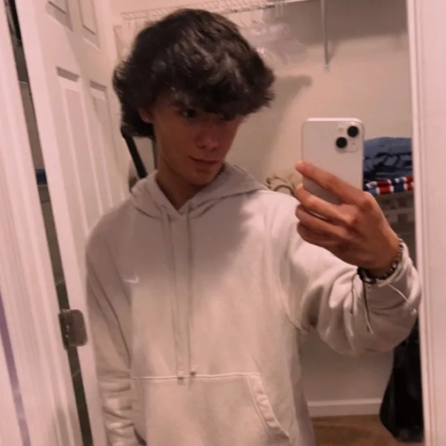 @notloganholts