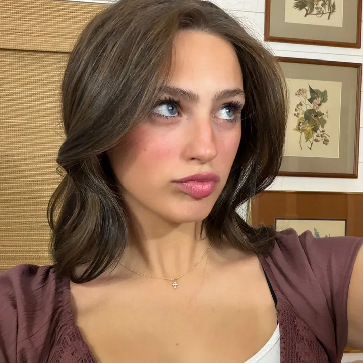 @_bellaur_