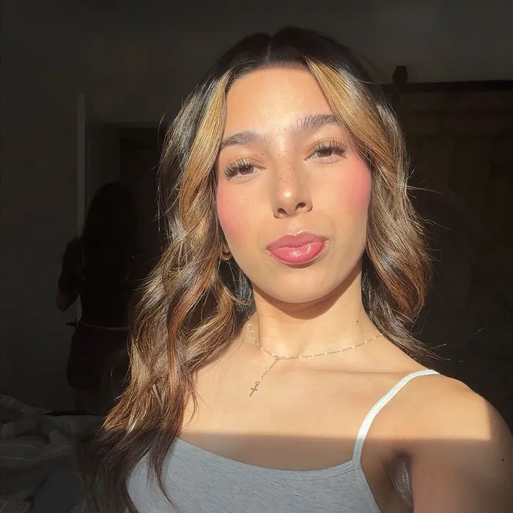 @elliebaja