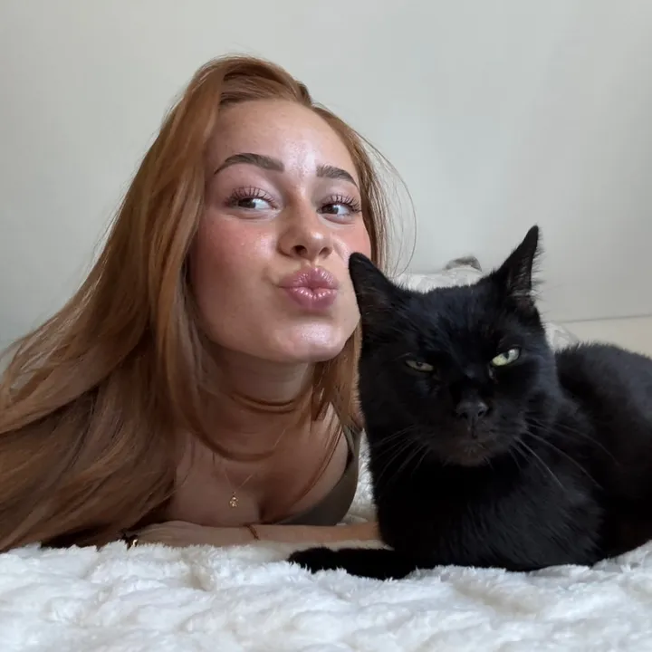 @leoonieb_