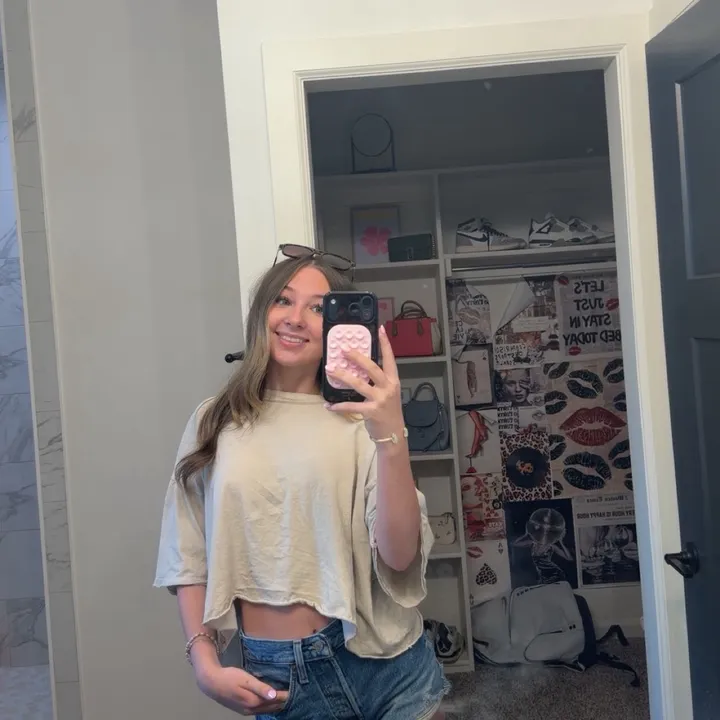 @ava_ambrose22