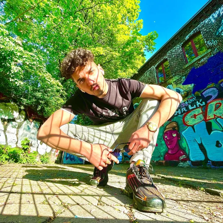 @leonbroll7