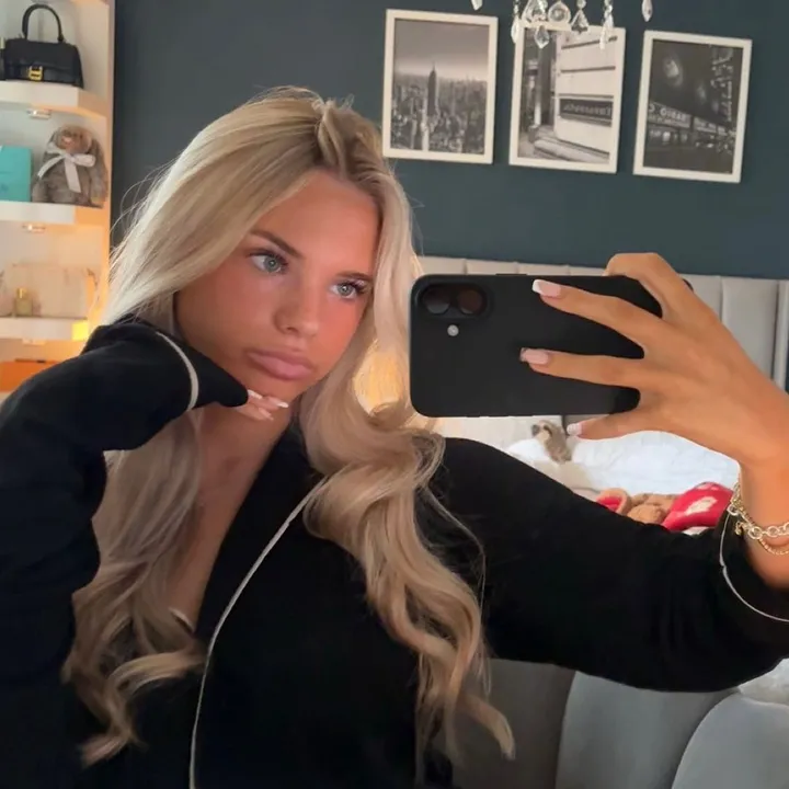 @_elliemayyyyy