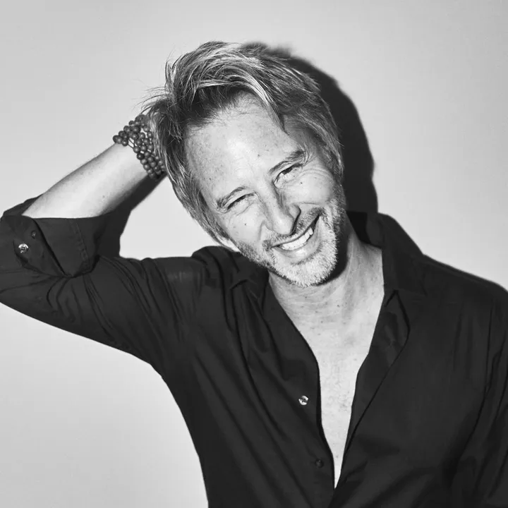 @chesneyhawkes