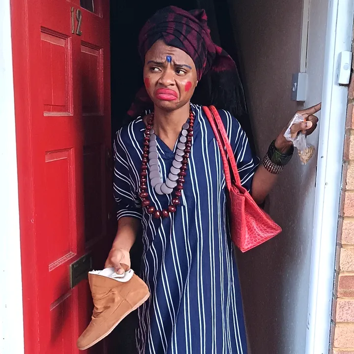 aunty_oversabi
