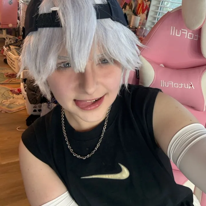 @r0xann3wolf