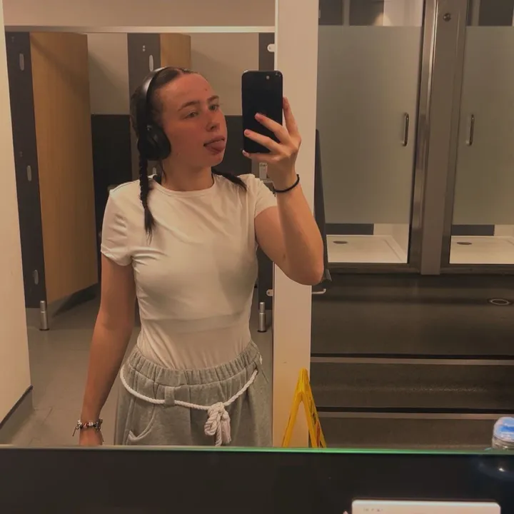 @izzy_may18