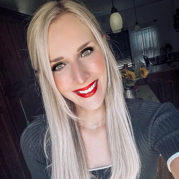 hollyveee