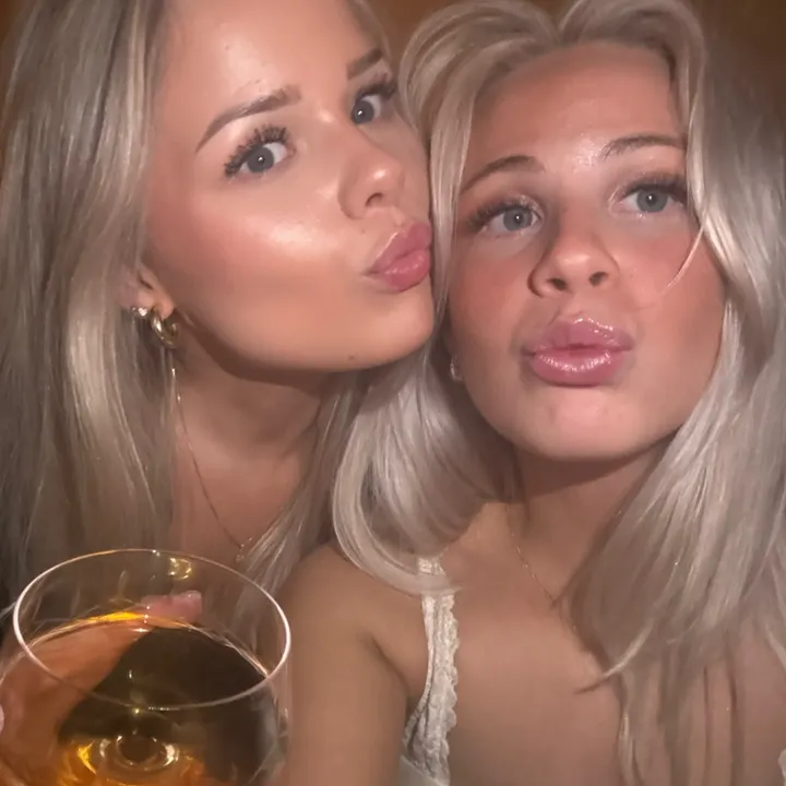 @skinnyblondes