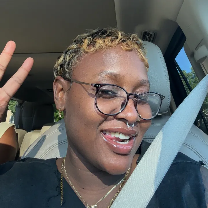 @thelifeofnia1