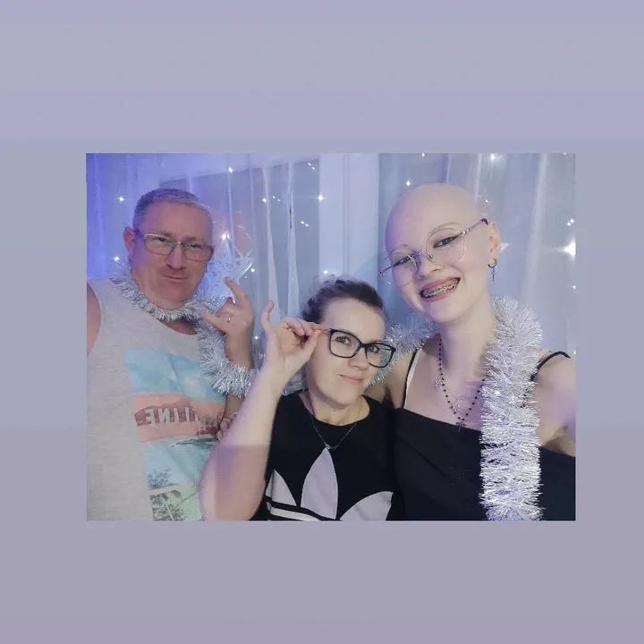 dad_and_bald_daughter