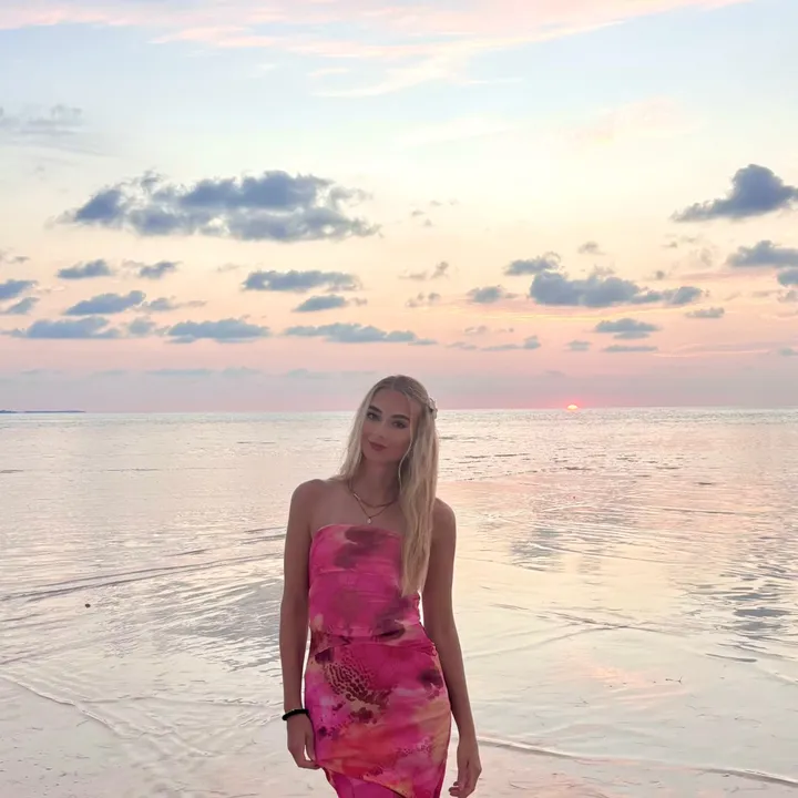 @hollygtravels
