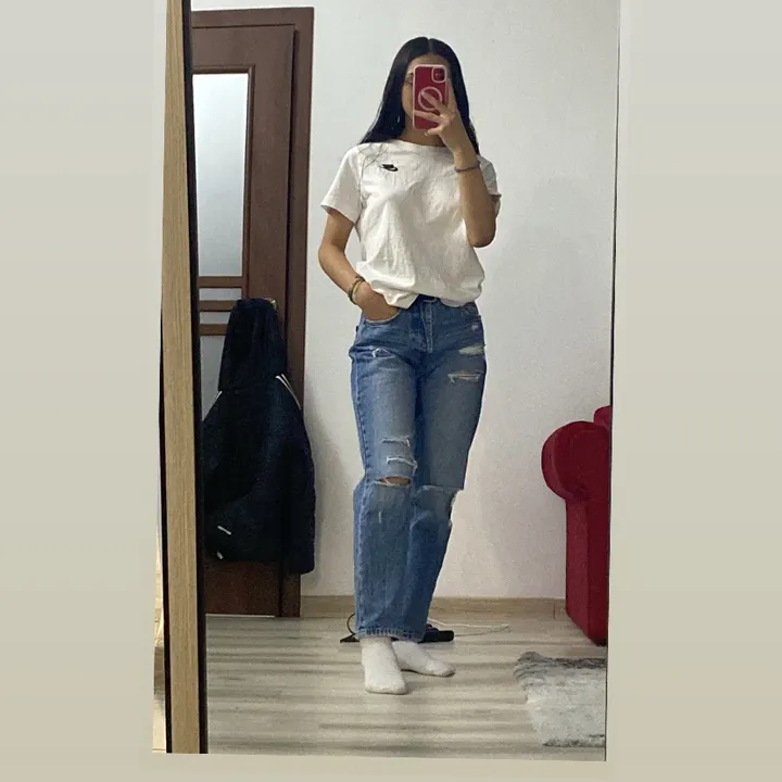 @_.elena_.77