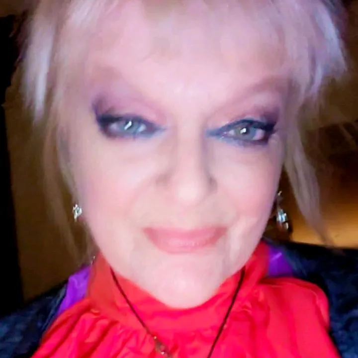 @joan.thomas.the.o