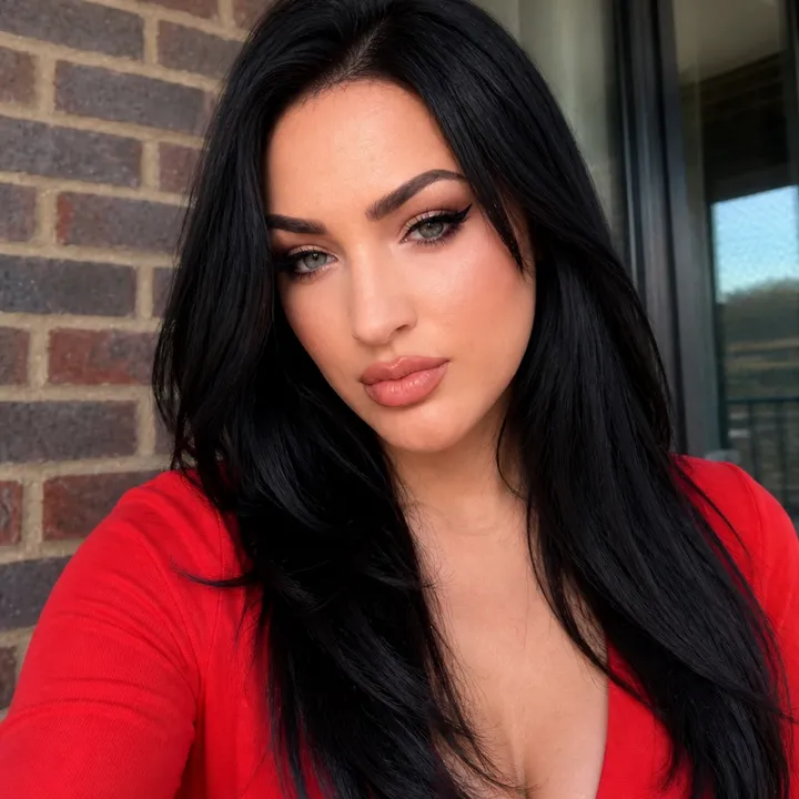 @misschloe6777
