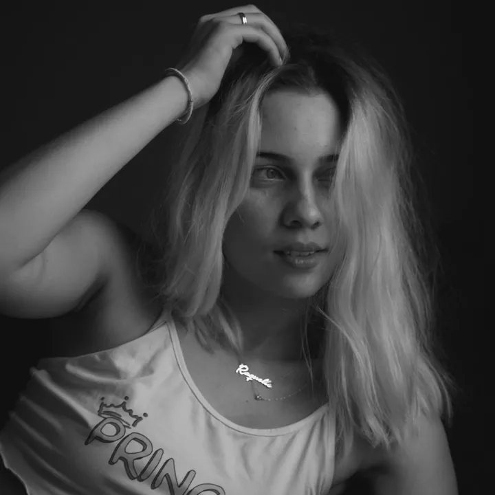 @raquellecross