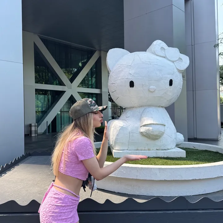 @alienaanri