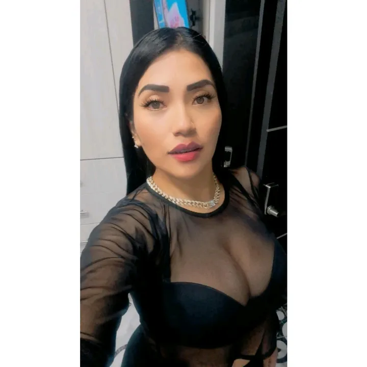 @anarelaveronica