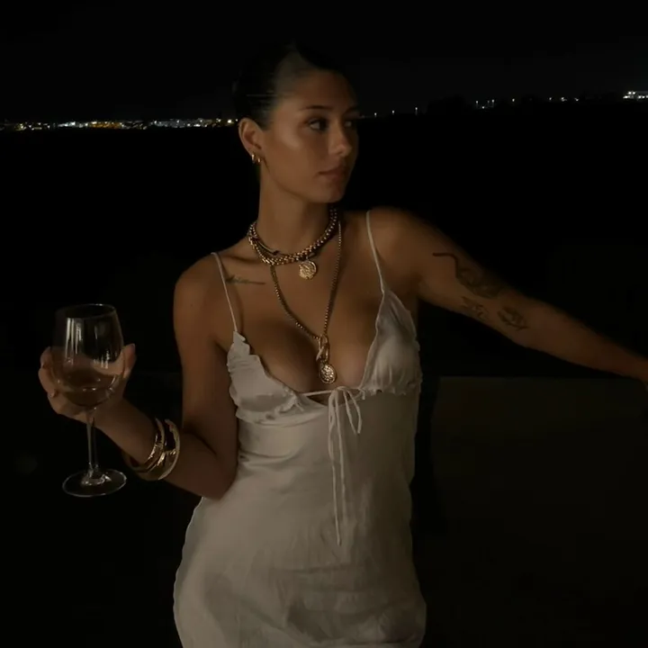 @lolacabeller