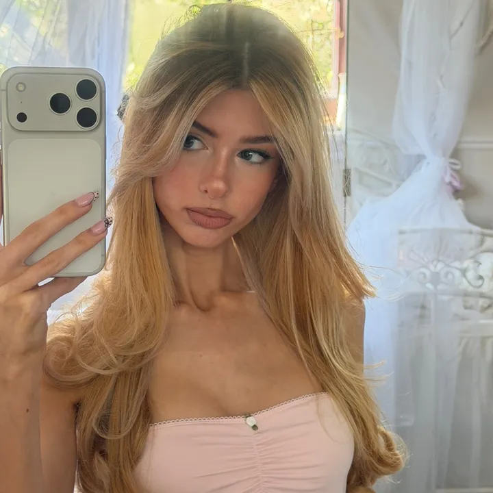 @_katieeliza_
