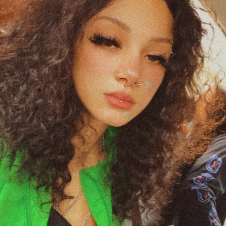 @queenshi.zie