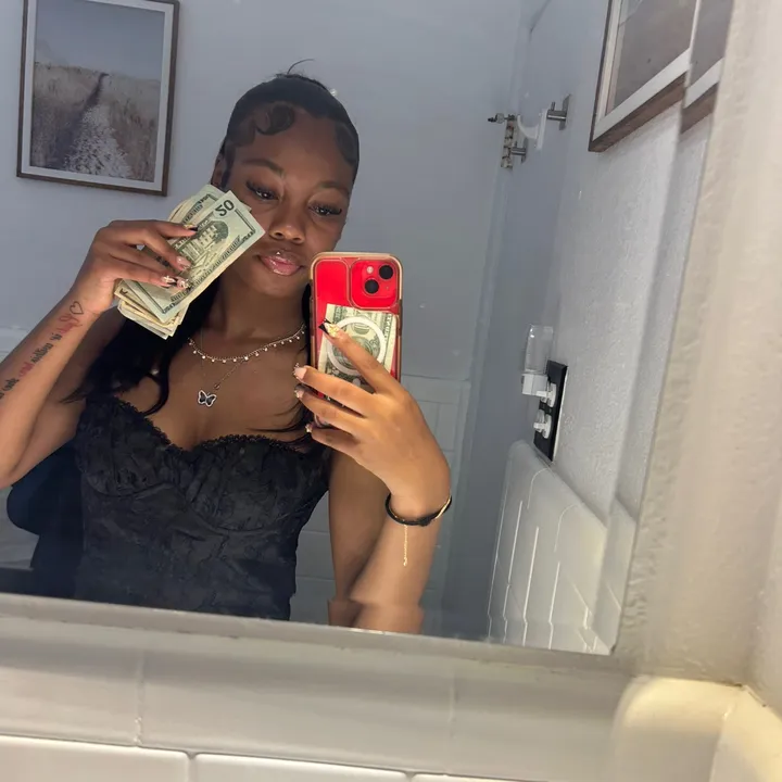 @adore._fefee