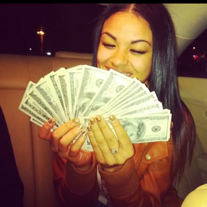 clara_8374