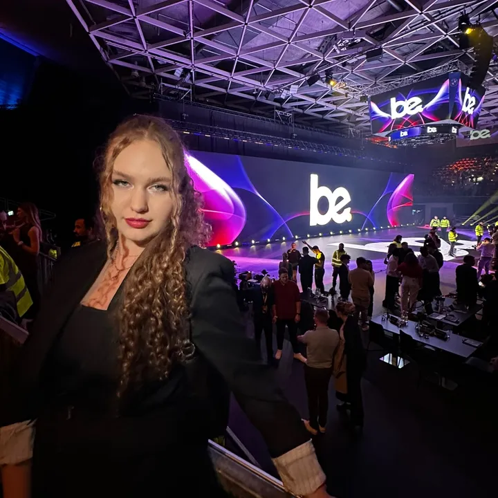 @simona.sr